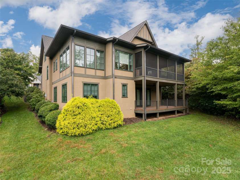 87 Chantilly Drive, Asheville, NC 28804.  MLS# CAR4306861, YatesRealty ID 13417. 