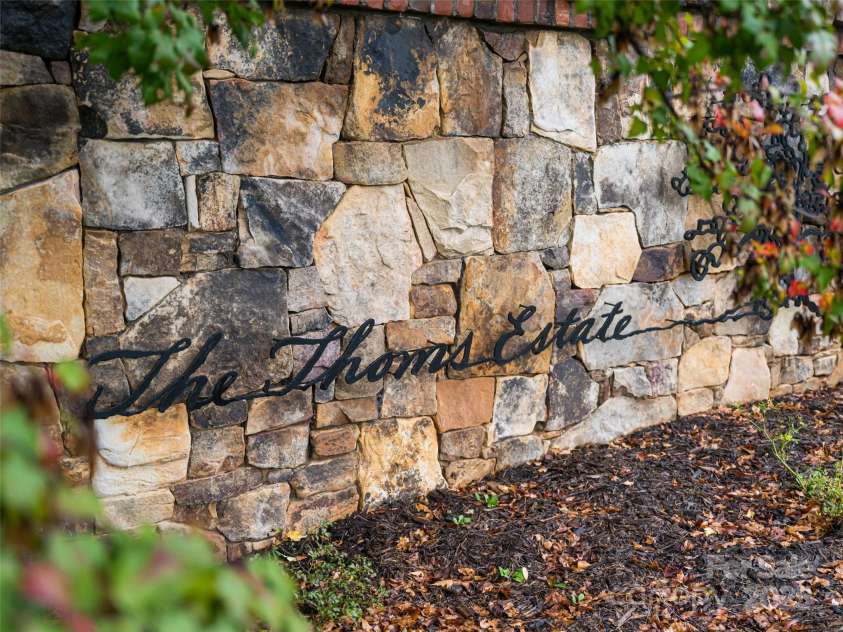 87 Chantilly Drive, Asheville, NC 28804.  MLS# CAR4306861, YatesRealty ID 13417. 