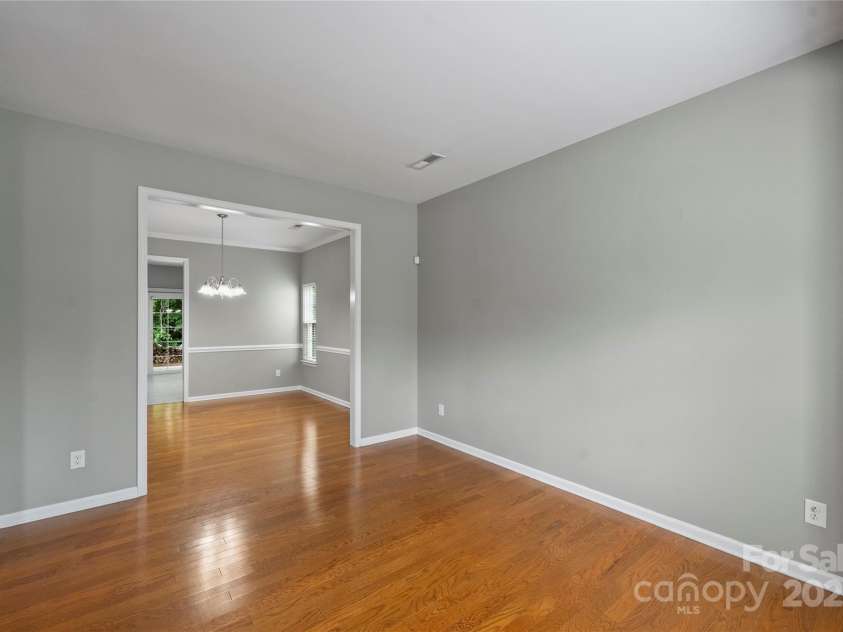 9321 Bradstreet Commons Way, Charlotte, NC 28215.  MLS# CAR4254515, YatesRealty ID 13418. 