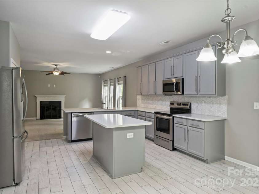 9321 Bradstreet Commons Way, Charlotte, NC 28215.  MLS# CAR4254515, YatesRealty ID 13418. 