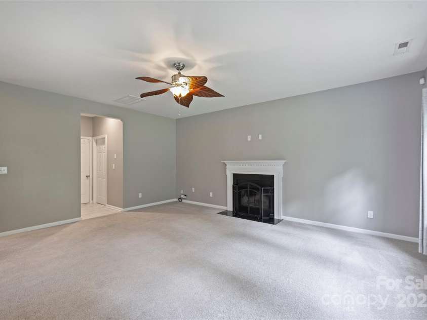 9321 Bradstreet Commons Way, Charlotte, NC 28215.  MLS# CAR4254515, YatesRealty ID 13418. 