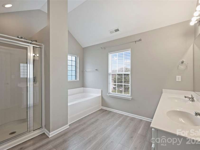 9321 Bradstreet Commons Way, Charlotte, NC 28215.  MLS# CAR4254515, YatesRealty ID 13418. 