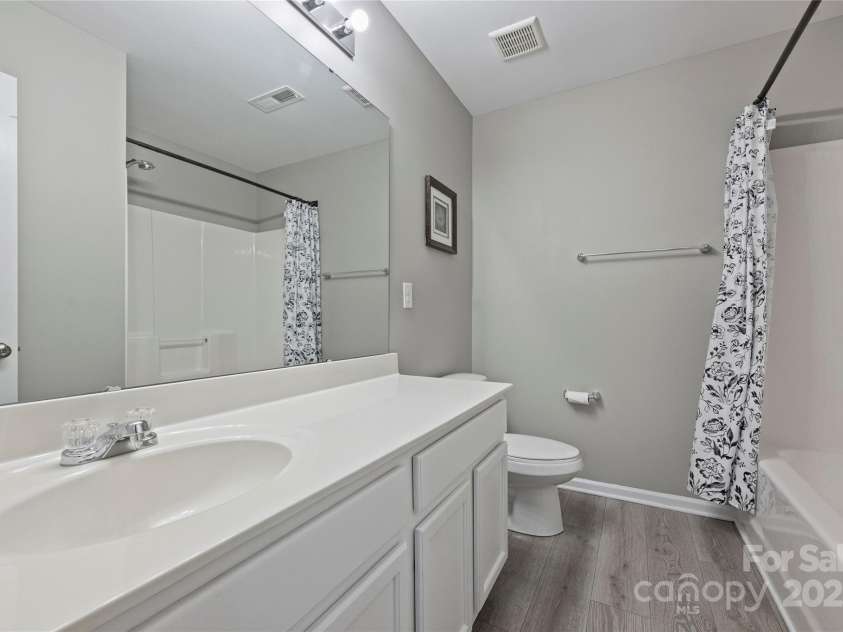9321 Bradstreet Commons Way, Charlotte, NC 28215.  MLS# CAR4254515, YatesRealty ID 13418. 