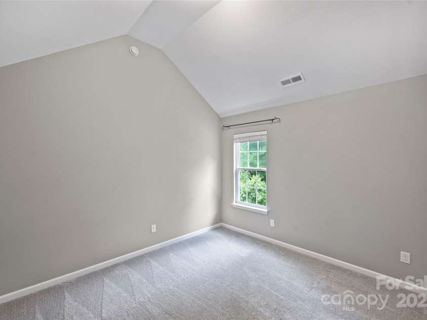 9321 Bradstreet Commons Way, Charlotte, NC 28215.  MLS# CAR4254515, YatesRealty ID 13418. 