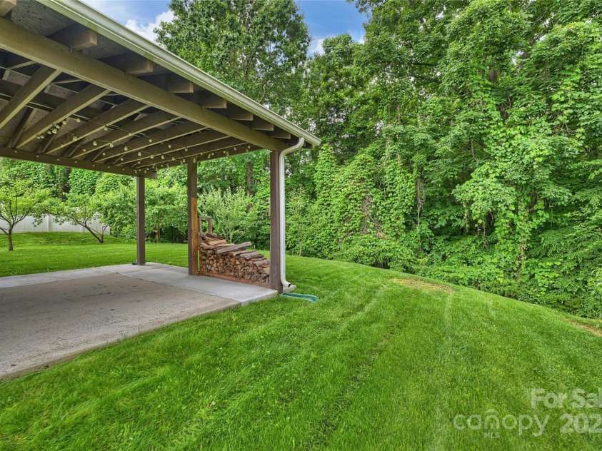 9321 Bradstreet Commons Way, Charlotte, NC 28215.  MLS# CAR4254515, YatesRealty ID 13418. 
