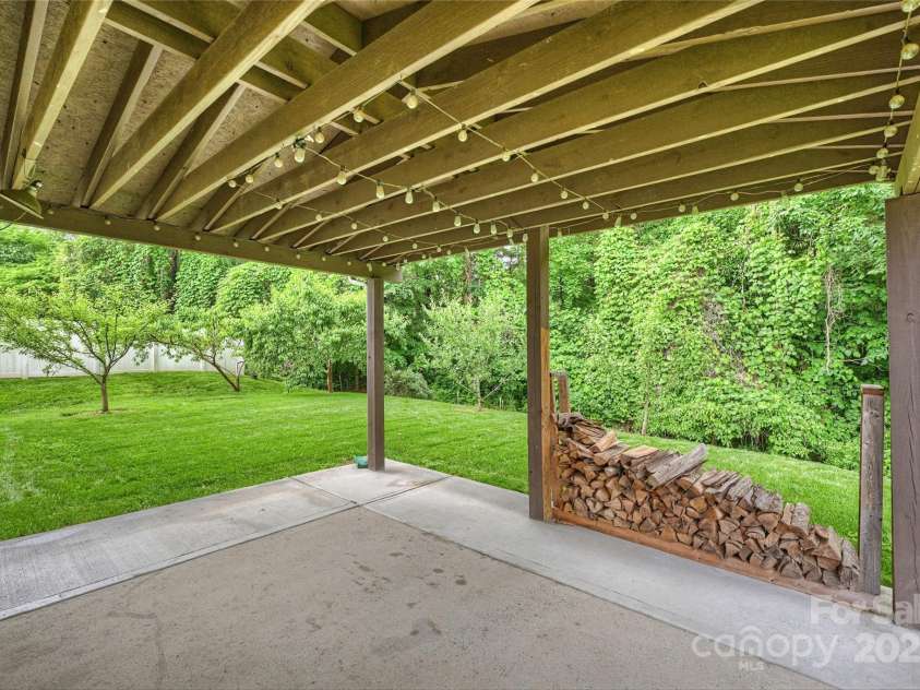 9321 Bradstreet Commons Way, Charlotte, NC 28215.  MLS# CAR4254515, YatesRealty ID 13418. 