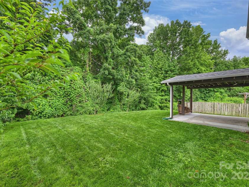9321 Bradstreet Commons Way, Charlotte, NC 28215.  MLS# CAR4254515, YatesRealty ID 13418. 