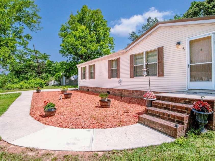 161 Crystal Bay Drive, Mooresville, NC 28115.  MLS# CAR4258984, YatesRealty ID 13419. 