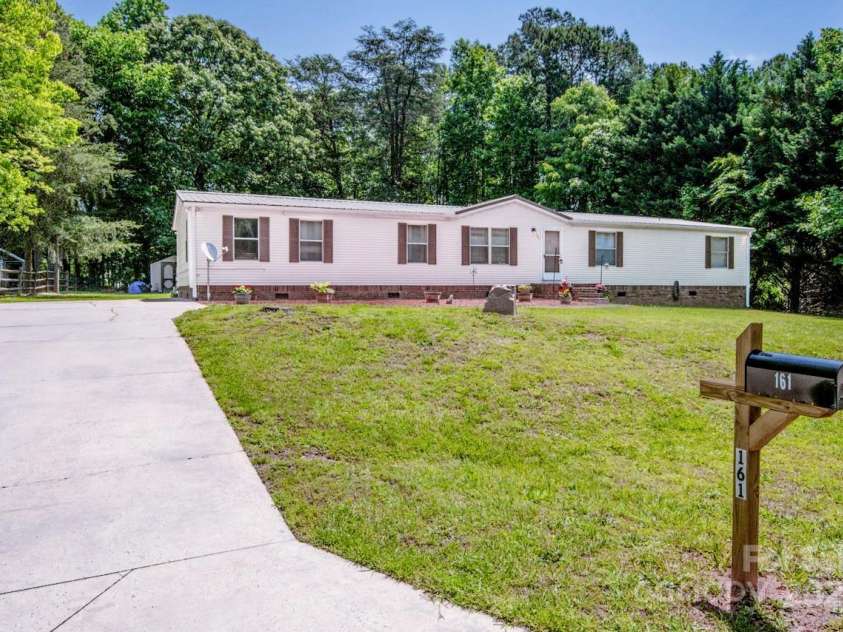 161 Crystal Bay Drive, Mooresville, NC 28115.  MLS# CAR4258984, YatesRealty ID 13419. 