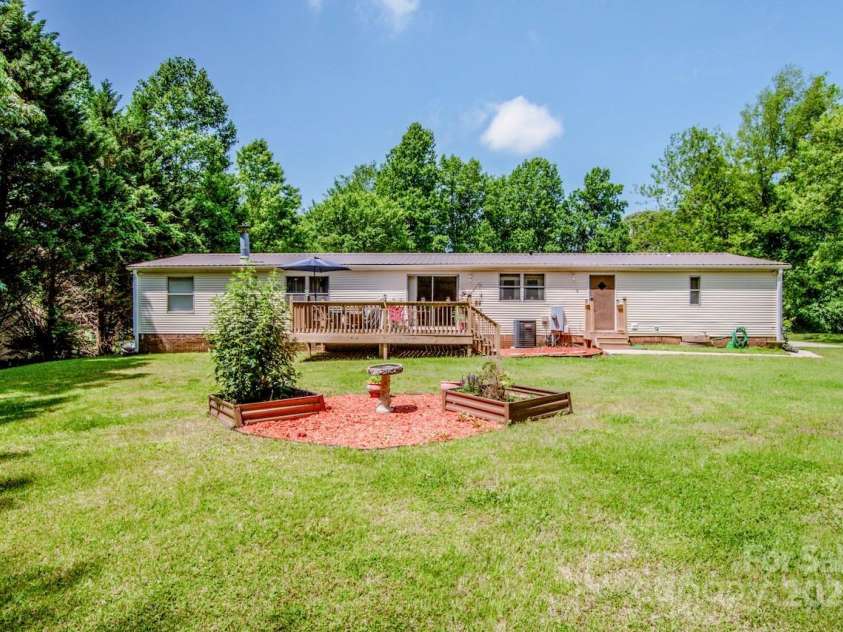 161 Crystal Bay Drive, Mooresville, NC 28115.  MLS# CAR4258984, YatesRealty ID 13419. 