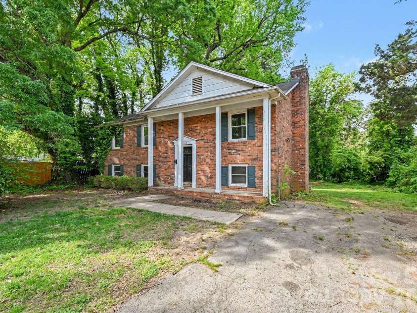 5508 Viewmont Drive, Charlotte, NC 28215.  MLS# CAR4368476, YatesRealty ID 13419. 