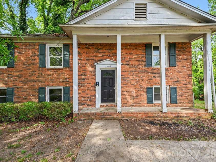 5508 Viewmont Drive, Charlotte, NC 28215.  MLS# CAR4368476, YatesRealty ID 13419. 