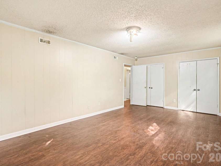5508 Viewmont Drive, Charlotte, NC 28215.  MLS# CAR4368476, YatesRealty ID 13419. 