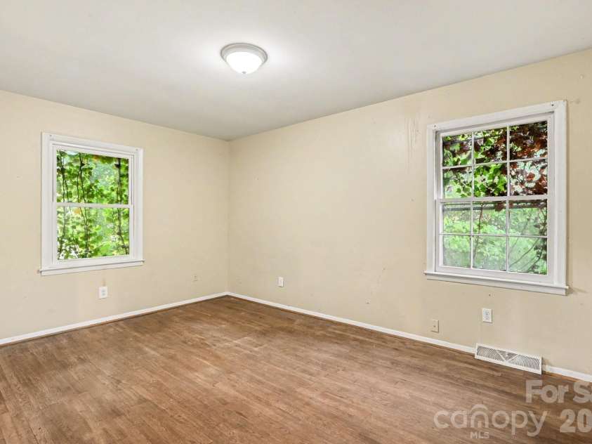 5508 Viewmont Drive, Charlotte, NC 28215.  MLS# CAR4368476, YatesRealty ID 13419. 