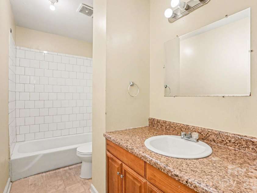 5508 Viewmont Drive, Charlotte, NC 28215.  MLS# CAR4368476, YatesRealty ID 13419. 