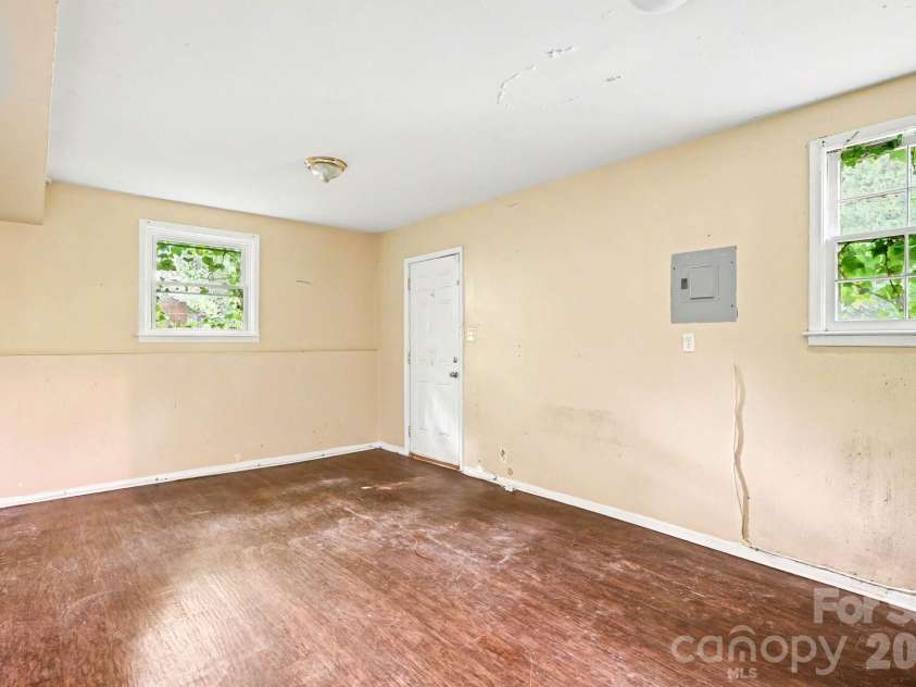 5508 Viewmont Drive, Charlotte, NC 28215.  MLS# CAR4368476, YatesRealty ID 13419. Utility