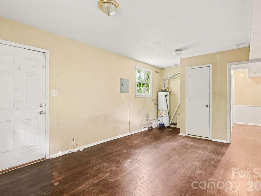 5508 Viewmont Drive, Charlotte, NC 28215.  MLS# CAR4368476, YatesRealty ID 13419. Utility