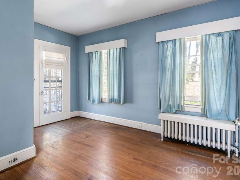 325 Vanderbilt Road, Asheville, NC 28803.  MLS# CAR4311478, YatesRealty ID 1342. 