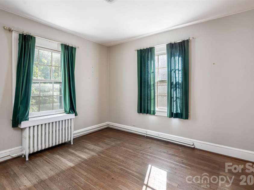 325 Vanderbilt Road, Asheville, NC 28803.  MLS# CAR4311478, YatesRealty ID 1342. 