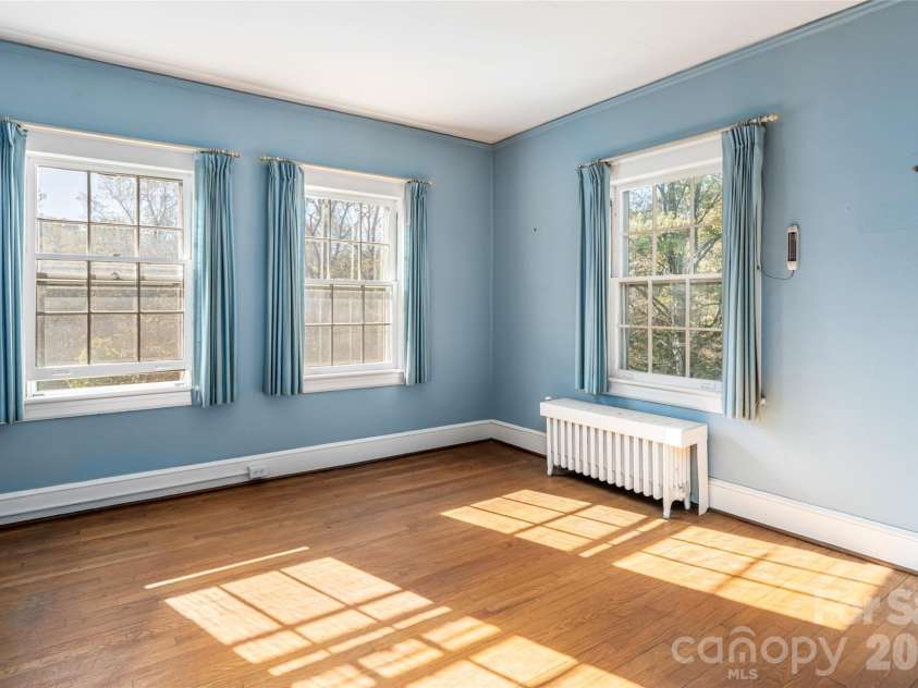 325 Vanderbilt Road, Asheville, NC 28803.  MLS# CAR4311478, YatesRealty ID 1342. 