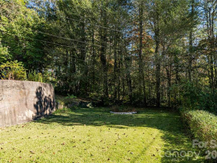 325 Vanderbilt Road, Asheville, NC 28803.  MLS# CAR4311478, YatesRealty ID 1342. 