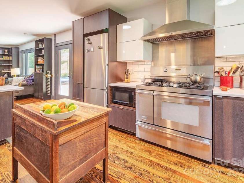 2102 Walnut CreeK Road, Marshall, NC 28753.  MLS# CAR4235544, YatesRealty ID 13420. Gas Burners & Electric Oven