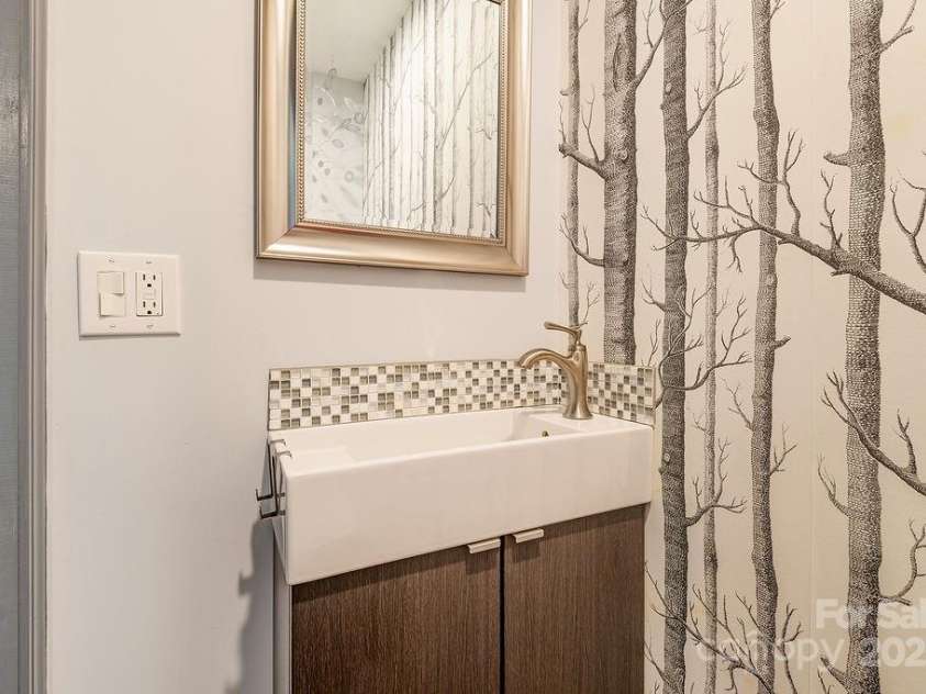 2102 Walnut CreeK Road, Marshall, NC 28753.  MLS# CAR4235544, YatesRealty ID 13420. Half Bath