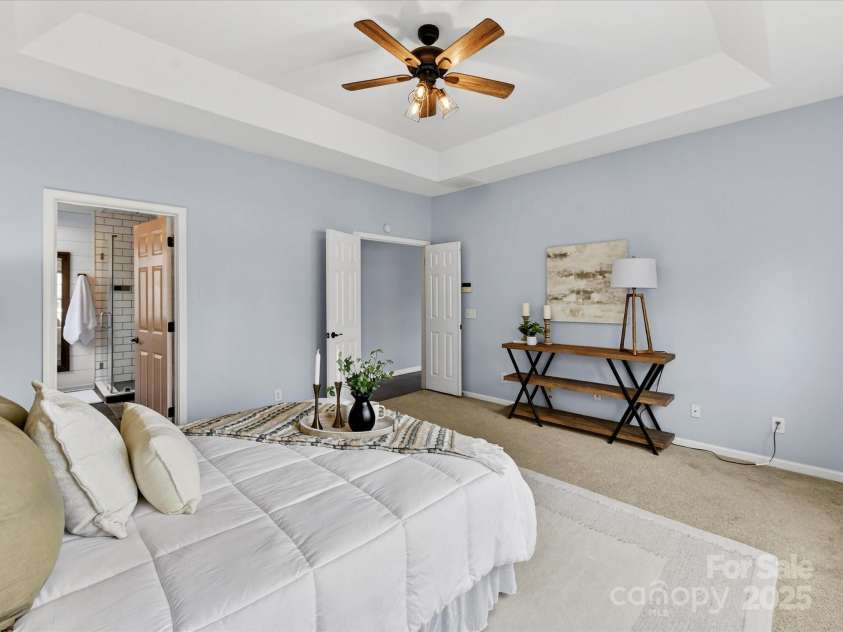 15815 Lavenham Road, Huntersville, NC 28078.  MLS# CAR4328417, YatesRealty ID 13422. Large Primary suite on main level with tray ceiling, ceiling fan/light, private bath & walk in closet!
