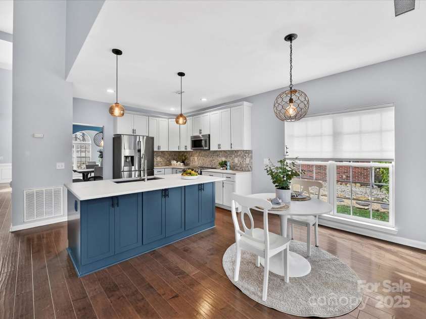 15815 Lavenham Road, Huntersville, NC 28078.  MLS# CAR4328417, YatesRealty ID 13422. Spacious, upgraded Kitchen & breakfast area! 