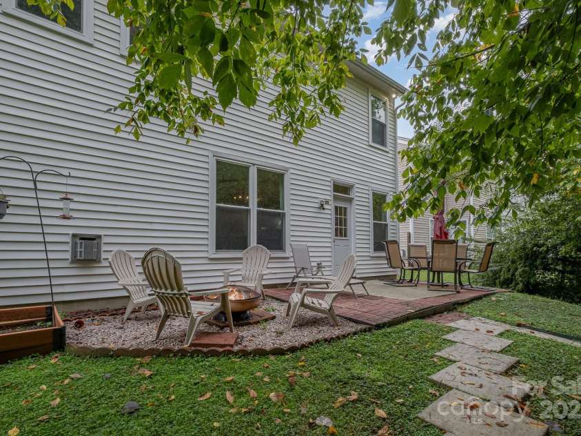 4741 Nijinsky Court, Charlotte, NC 28216.  MLS# CAR4186000, YatesRealty ID 13422. Backyard