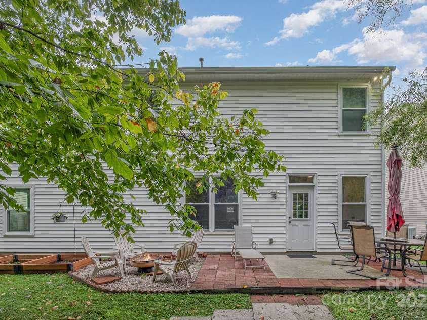 4741 Nijinsky Court, Charlotte, NC 28216.  MLS# CAR4186000, YatesRealty ID 13422. Backyard