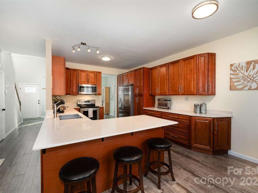 4741 Nijinsky Court, Charlotte, NC 28216.  MLS# CAR4186000, YatesRealty ID 13422. Kitchen