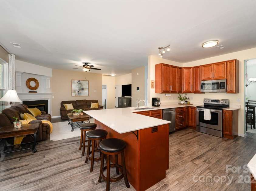 4741 Nijinsky Court, Charlotte, NC 28216.  MLS# CAR4186000, YatesRealty ID 13422. Kitchen