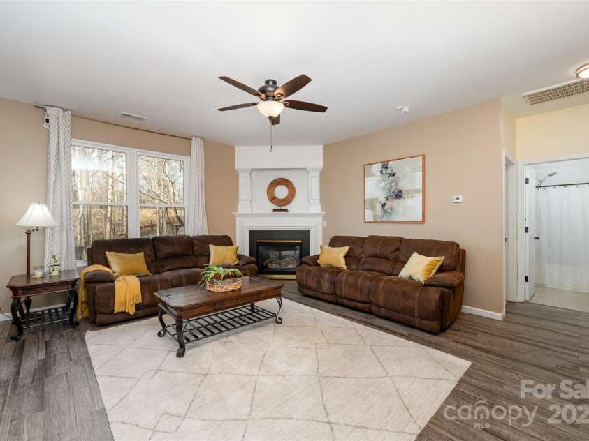 4741 Nijinsky Court, Charlotte, NC 28216.  MLS# CAR4186000, YatesRealty ID 13422. Living Room