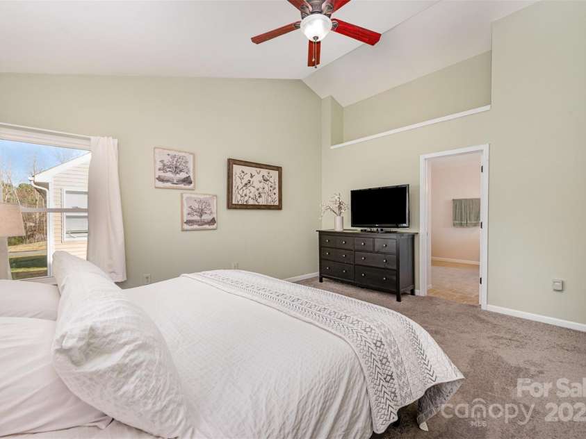 4741 Nijinsky Court, Charlotte, NC 28216.  MLS# CAR4186000, YatesRealty ID 13422. Primary Bedroom