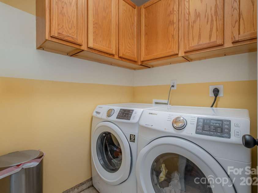 4741 Nijinsky Court, Charlotte, NC 28216.  MLS# CAR4186000, YatesRealty ID 13422. Upstairs laundry room