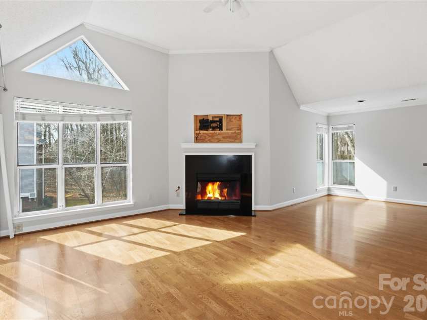 2518 Cranbrook Lane, Charlotte, NC 28207.  MLS# CAR4345010, YatesRealty ID 13423. 
