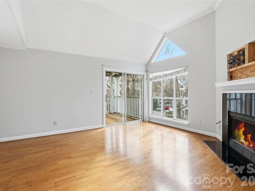 2518 Cranbrook Lane, Charlotte, NC 28207.  MLS# CAR4345010, YatesRealty ID 13423. 