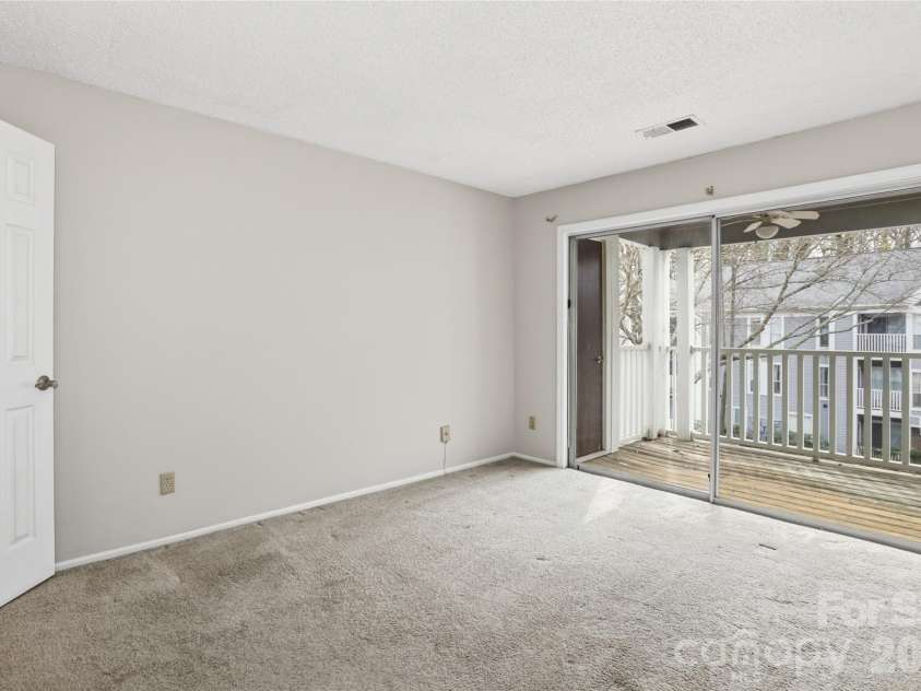 2518 Cranbrook Lane, Charlotte, NC 28207.  MLS# CAR4345010, YatesRealty ID 13423. 