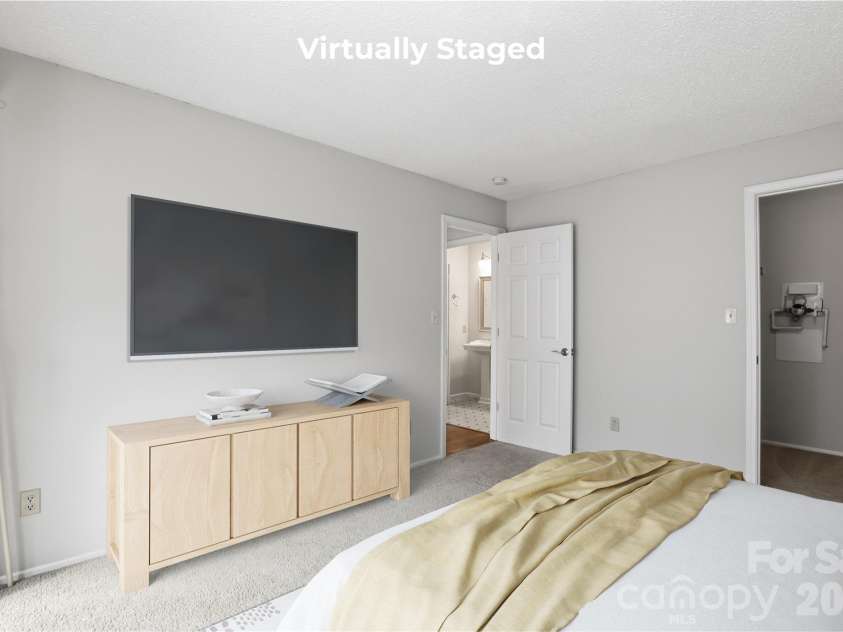 2518 Cranbrook Lane, Charlotte, NC 28207.  MLS# CAR4345010, YatesRealty ID 13423. 