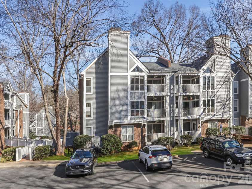 2518 Cranbrook Lane, Charlotte, NC 28207.  MLS# CAR4345010, YatesRealty ID 13423. 