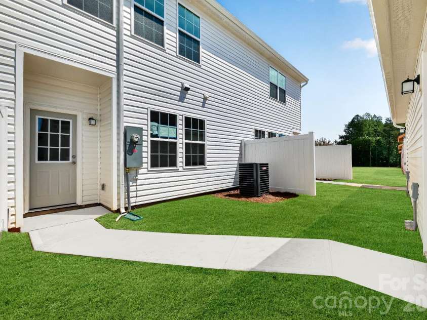 9447 Old Dowd Road, Charlotte, NC 28214.  MLS# CAR4358158, YatesRealty ID 13424. 