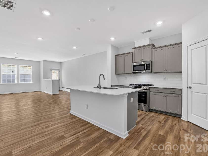 9447 Old Dowd Road, Charlotte, NC 28214.  MLS# CAR4358158, YatesRealty ID 13424. 