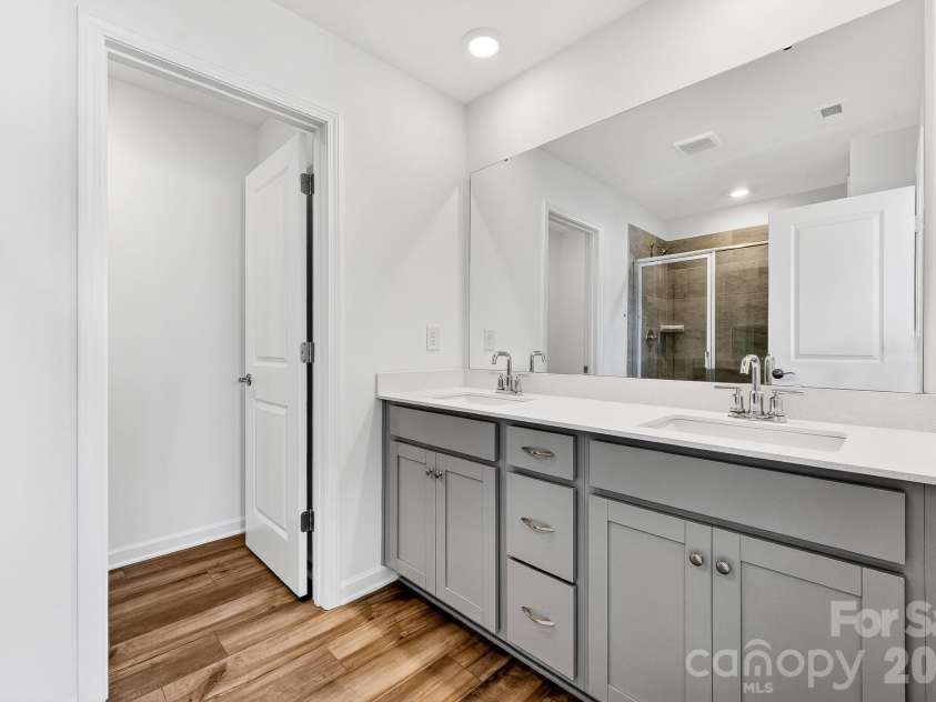 9447 Old Dowd Road, Charlotte, NC 28214.  MLS# CAR4358158, YatesRealty ID 13424. 