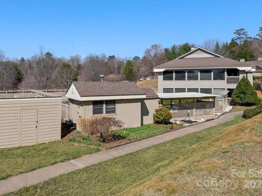 1303 Abbey Circle, Asheville, NC 28805.  MLS# CAR4238070, YatesRealty ID 13426. Community Club House