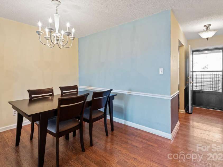 1303 Abbey Circle, Asheville, NC 28805.  MLS# CAR4238070, YatesRealty ID 13426. Dining Area