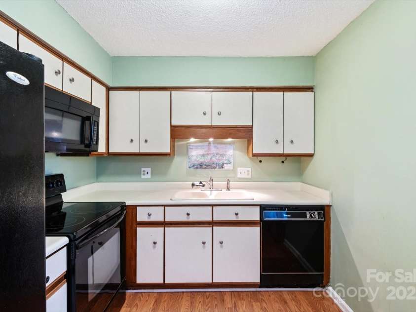 1303 Abbey Circle, Asheville, NC 28805.  MLS# CAR4238070, YatesRealty ID 13426. Kitchen