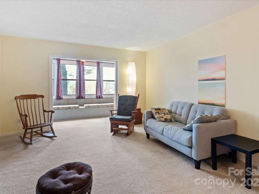 1303 Abbey Circle, Asheville, NC 28805.  MLS# CAR4238070, YatesRealty ID 13426. Living/ Sunroom