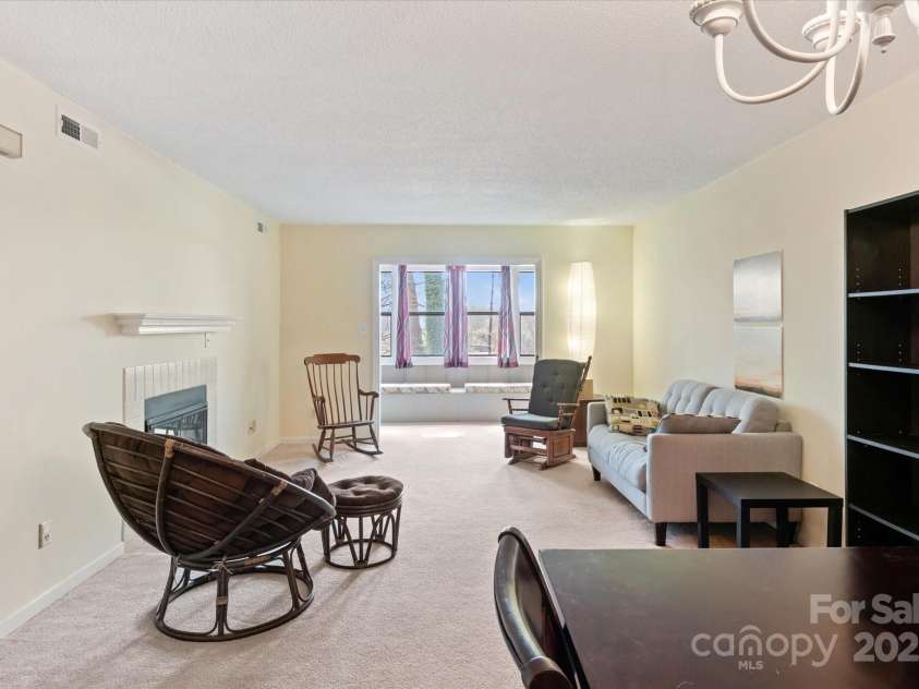 1303 Abbey Circle, Asheville, NC 28805.  MLS# CAR4238070, YatesRealty ID 13426. Living/ Sunroom