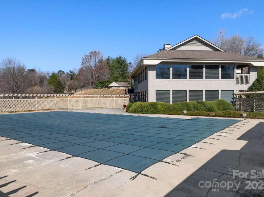 1303 Abbey Circle, Asheville, NC 28805.  MLS# CAR4238070, YatesRealty ID 13426. Outdoor Pool